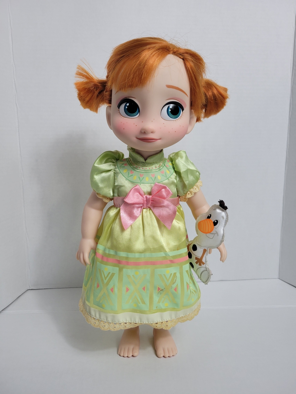 Disney Anna Toddler Doll in Green Dress with Pink Bow and Olaf Accessory
